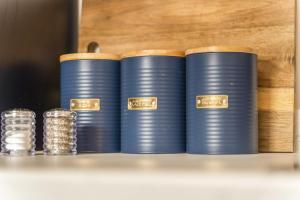 Navy House - Central Location - Free Parking, FastWifi, SmartTV with Netflix by Yoko Property