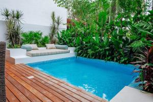 Tropical Oasis with cook and Housekeeping service INCLUDED Private Pool BBQ Beach Access