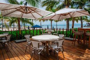 Tropical Oasis with cook and Housekeeping service INCLUDED Private Pool BBQ Beach Access