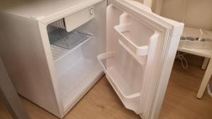 Bedroom with private bathroom in the city center, next to the subway