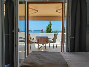 Božica -great location by the sea