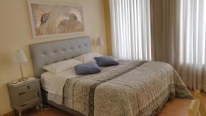 Downtown Porto with PARKING next to subway