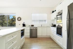 Carolines Beach House by Experience Jervis Bay