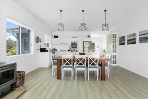 Carolines Beach House by Experience Jervis Bay
