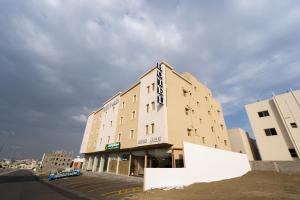 نصف الموسم للشقق المخدومة - اقتصادي