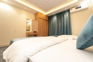 نصف الموسم للشقق المخدومة - اقتصادي