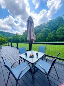 Firefly Fields 2-Acres With Guest House, Game Room, Mountain & River Views - East Fork