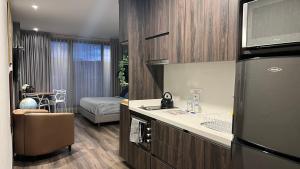 Apartment with hotel amenities, coworking, room service, gym