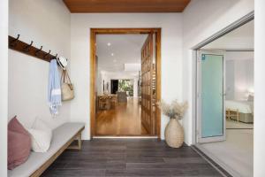 Surfside Villa - 50m to beach access, heated pool