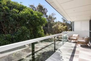 Surfside Villa - 50m to beach access, heated pool