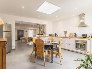 Maisons de vacances Gite chaleureux a Asserac, proche mer, jardin prive, wifi - FR-1-306-1285 : photos des chambres
