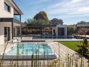 Villas Villa sublime avec piscine chauffee, SPA et sauna a 10 min de la plage et des golfs - FR-1-791-19 : photos des chambres