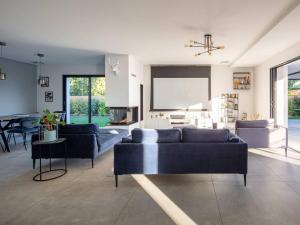 Villas Villa sublime avec piscine chauffee, SPA et sauna a 10 min de la plage et des golfs - FR-1-791-19 : photos des chambres