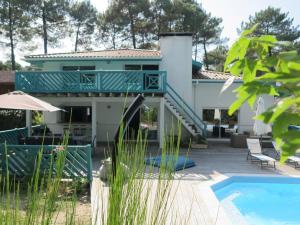 Spacieuse villa au golf avec piscine privée, parking, et services de conciergerie - FR-1-791-23