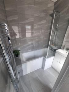 Southampton Bridge Rooms by AFL