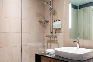 Hotels Le Parchamp, a Tribute Portfolio Hotel, Paris Boulogne : Chambre Lit King-Size Deluxe avec Balcon