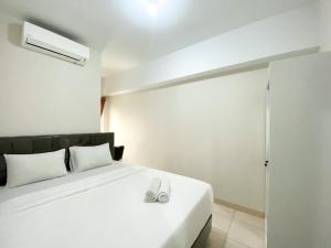 Elegant and Comfy 2BR Springlake Summarecon Bekasi Apartment near Summarecon Mall By Travelio