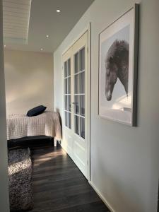 Cozy apartment near Santa Village w free parking