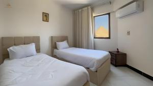 king ramses pyramids view apartment