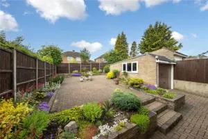 Beaconsfield House, Modern, recently refurbished, self check-in, free parking and near Luton Airport - Luton