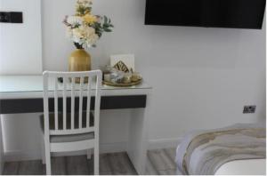 Mini Cosy Studio Flat Milton Keynes