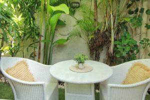 Frangipani Villa Seminyak - 2BR Pool Walk to Beach