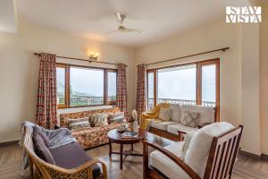 StayVista at Mountain Whispers - Views, Heater