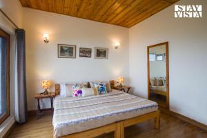 StayVista at Mountain Whispers - Views, Heater