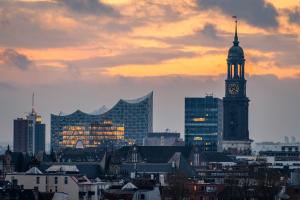MÖVENPICK Hotel Hamburg City, historischer Wasserturm im Schanzenpark