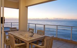 18 Glitter Bay 4 bedroom Penthouse beach front sea view apartment
