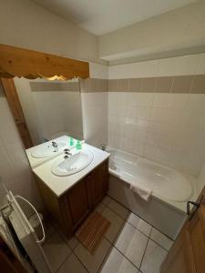 Grand Panorama 216 - 2 bed Apt, next to Bettex lift, sleeps 6