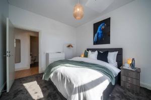 Aqua by the Sea - 1BR, Beachfront, Pool & Gym