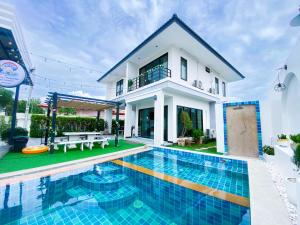 Fhamai Pool Villa Pattaya (บ้านฟ้าใหม่ พูลวิลล่า)