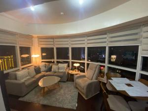 1BR Premium condo - Twin Oaks Pl PANORAMIC VIEW - Hotel 4 stelle a Manila