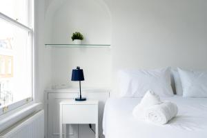 Chelsea 2 bed house and Garden