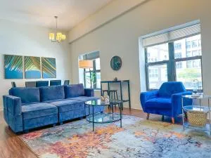 McCormick Place 420 friendly 3b/2b with optional Parking for up to 8 guests - Чикаго