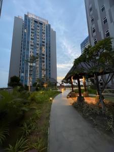 Spacious 2 King Bed Family Room 56 Sqm PODOMORO APARTMENT Tower Liberty 21st Floor with Mall Direct Access