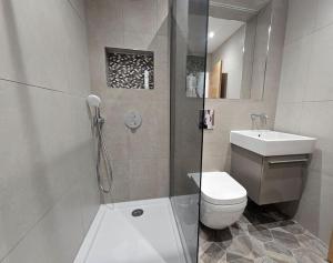 Apollo 16-1 bed town center