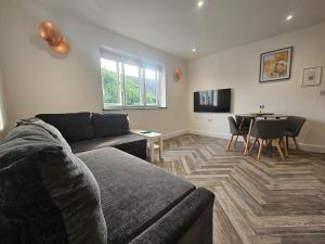 Apollo 16-1 bed town center