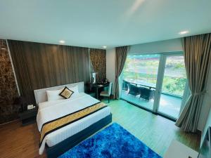 Deluxe giường đôi hướng hồ (Deluxe Double Lake View)