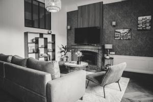 Au FormiDole, terrasse avec vue canal