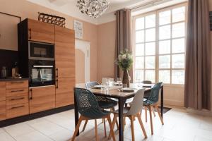 Appartements Au Formi'Dole, terrasse avec vue canal : photos des chambres