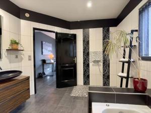 Appartements Amfreville la Mivoie - Villa Belle vue - Piscine : photos des chambres