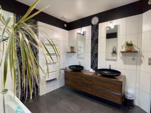 Appartements Amfreville la Mivoie - Villa Belle vue - Piscine : photos des chambres