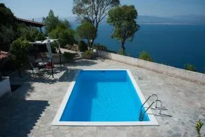 Red Rock Villa - Asprókambos