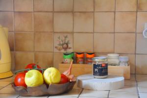 Maisons de vacances Le Malis - Charming half-timbered family house with large garden : photos des chambres