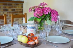 Maisons de vacances Le Malis - Charming half-timbered family house with large garden : photos des chambres