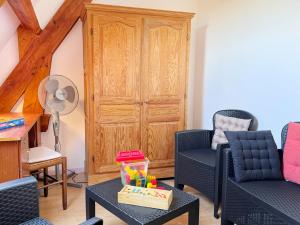 Maisons de vacances Le Malis - Charming half-timbered family house with large garden : photos des chambres