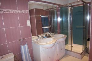 Appartements Clement - Rez de villa - Vue Mer : photos des chambres