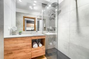 Park Apartment Old Town by Noclegi Renters